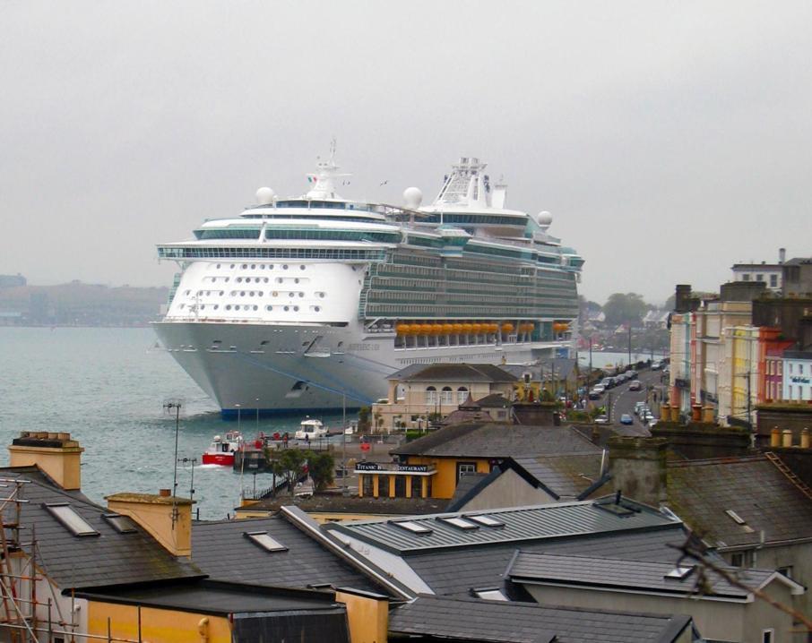 Watersedge Hotel Cobh Bagian luar foto