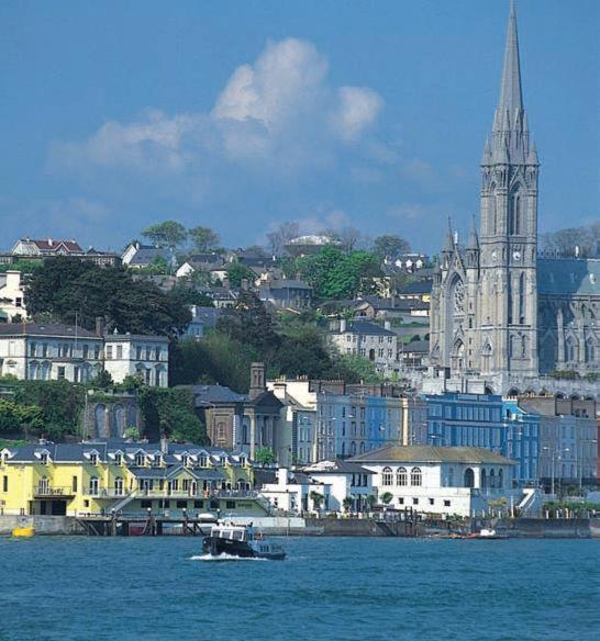 Watersedge Hotel Cobh Bagian luar foto