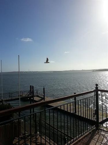 Watersedge Hotel Cobh Bagian luar foto