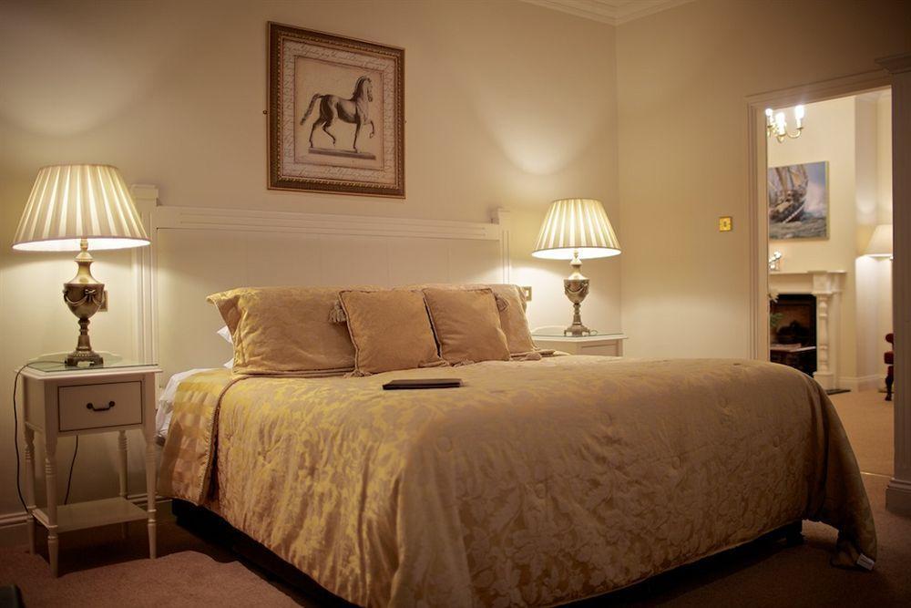 Watersedge Hotel Cobh Bagian luar foto