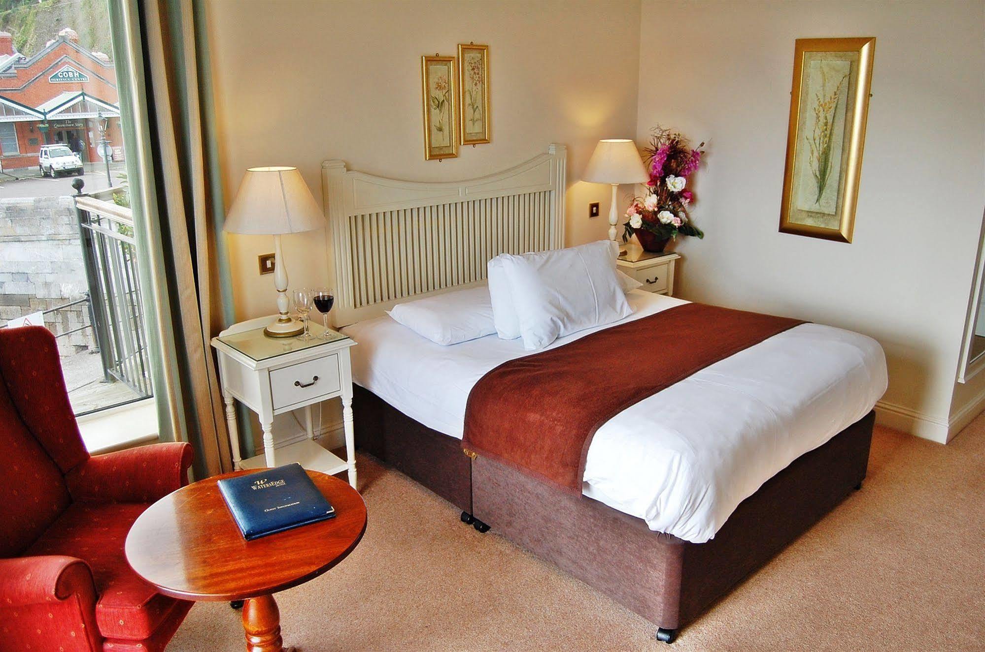 Watersedge Hotel Cobh Bagian luar foto