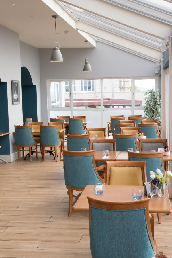 Watersedge Hotel Cobh Bagian luar foto