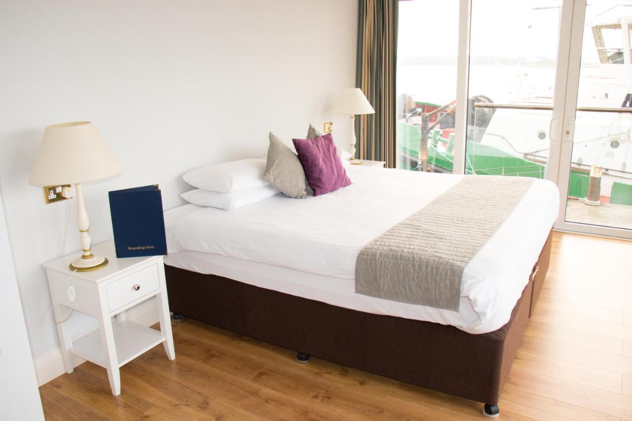 Watersedge Hotel Cobh Bagian luar foto